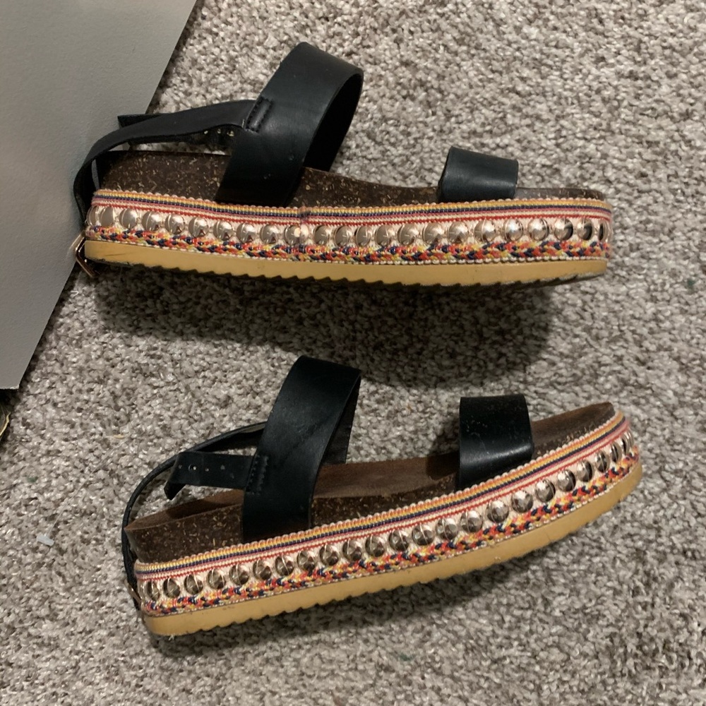Detailed platform sandals, great condition!